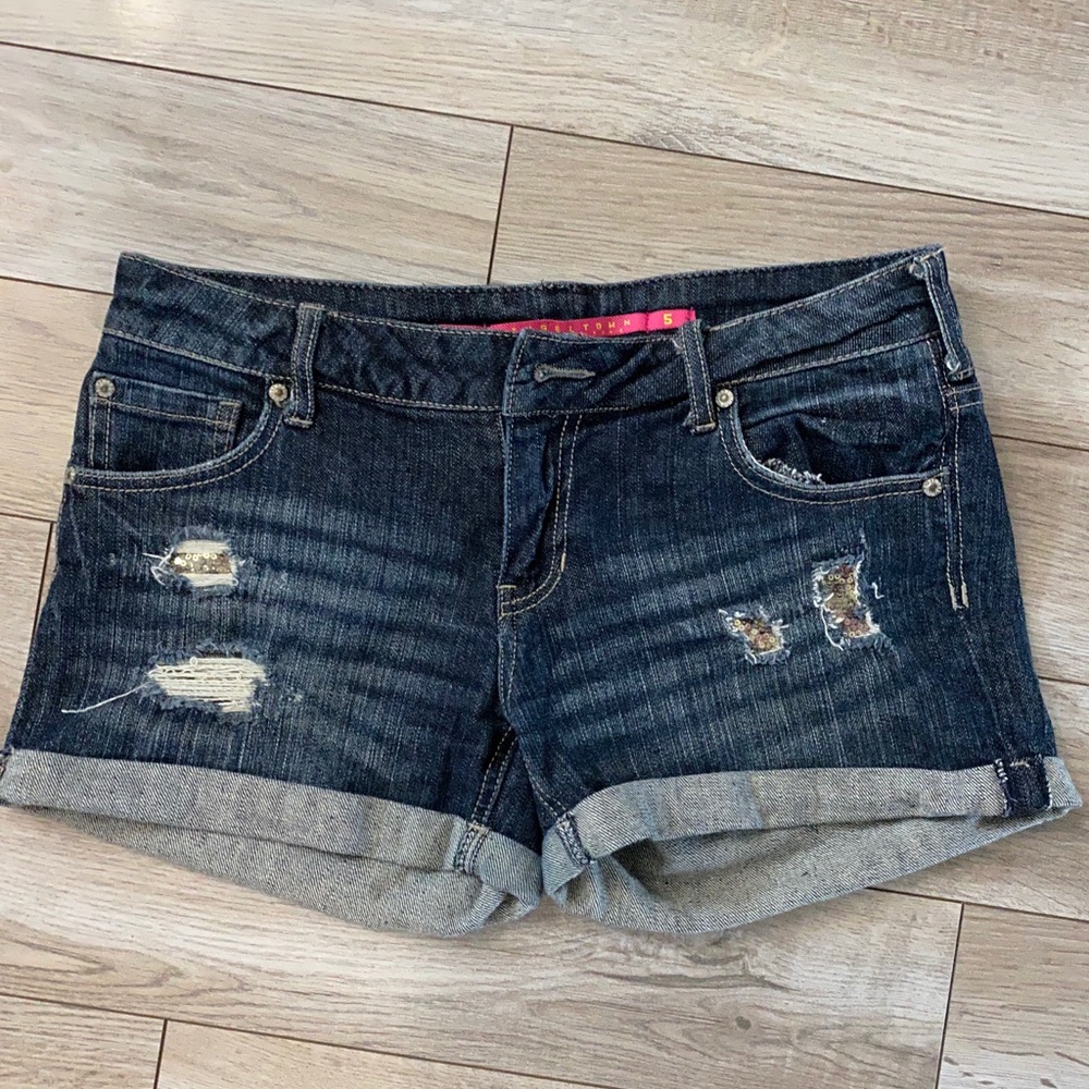 Ripped denim jean shorts Junior’s size 5